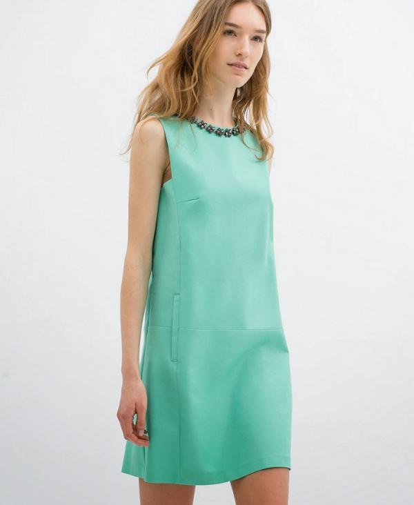 Wie man ein wassergrünes Kleid trägt