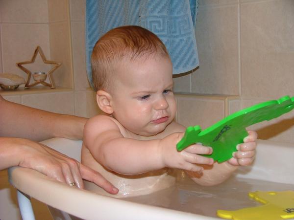Wie wähle ich eine Badewanne für mein Baby?