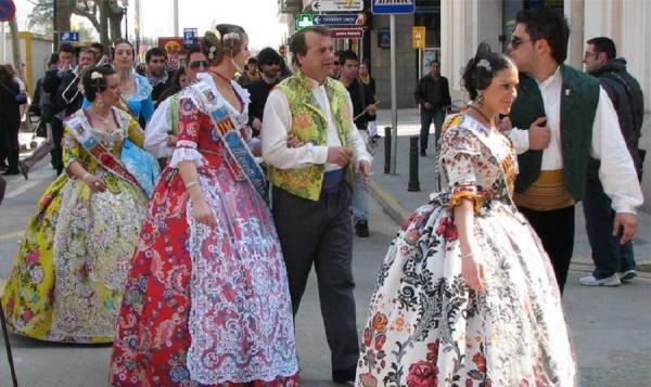 Wie ist die regionale Tracht der Comunidad Valenciana?