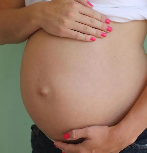 Wie man Flüssigkeitsretention in der Schwangerschaft vermeidet