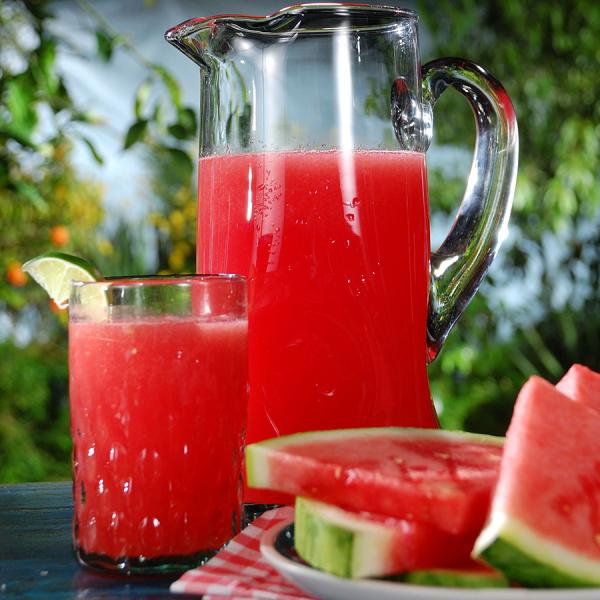 Wie man Wasser aus Wassermelonen macht