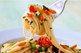 Wie man Spaghetti mit Gemüse macht