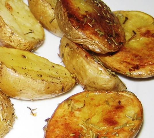 Wie man gebackene Kartoffeln macht