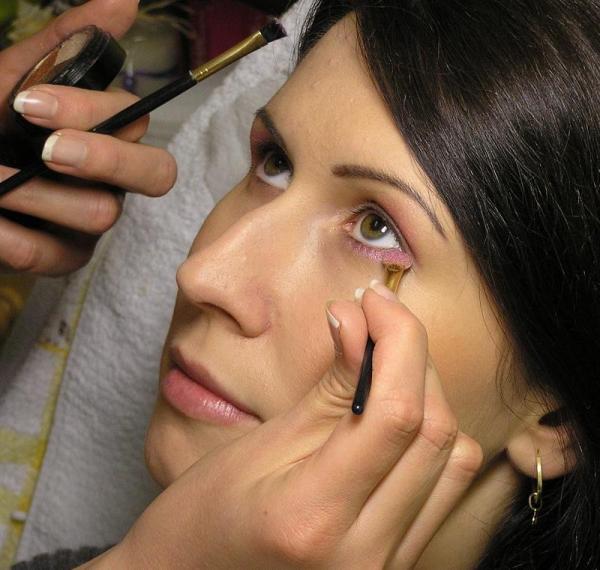 Wie man die Haut für das Make-up vorbereitet