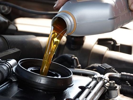 Was tun, wenn das Auto Öl verliert?