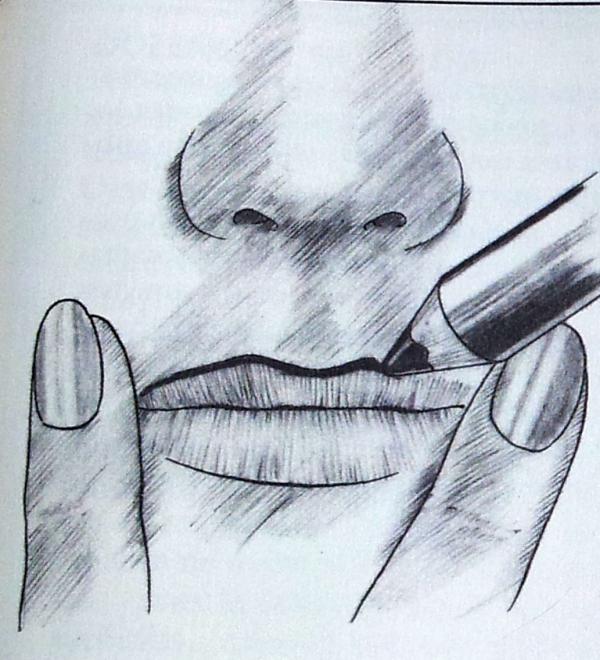 Wie man Lippenstift aufträgt