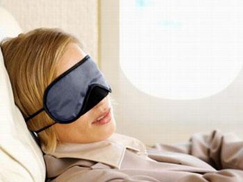 Wie man in einem Flugzeug schläft