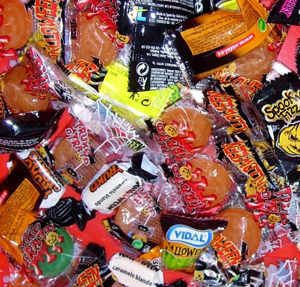 Wie man eine Tasche für Halloween-Süßigkeiten macht