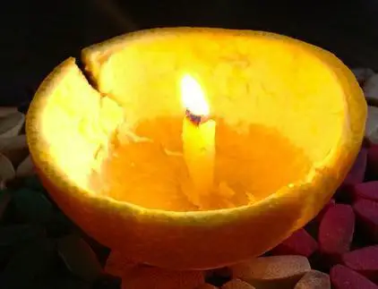 Wie man eine Kerze mit einer Orange macht