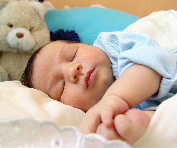 Was sind die besten Positionen, um das Baby zu schlafen?