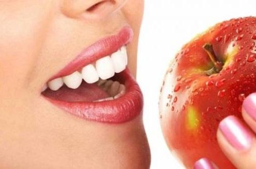 Nahrungsmittel, die helfen, Zähne zu bleichen