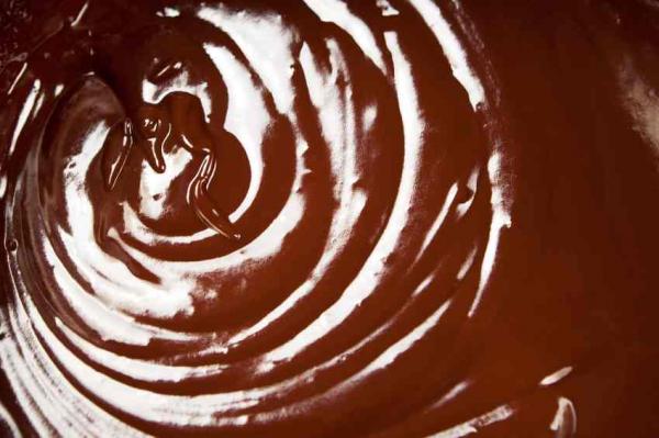 Wie man Schokoladenganache macht