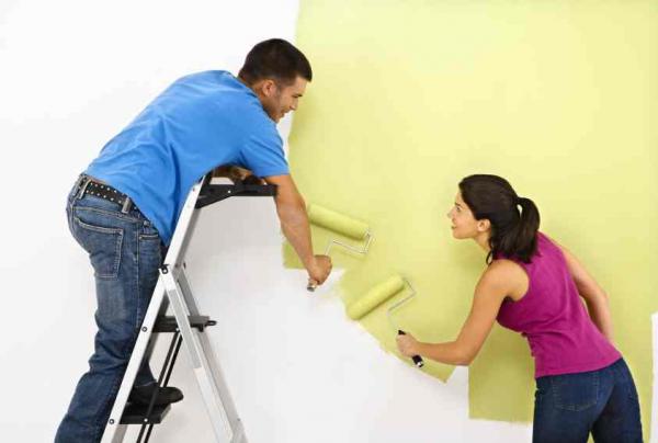 Wie man eine Wand mit Feuchtigkeit malt