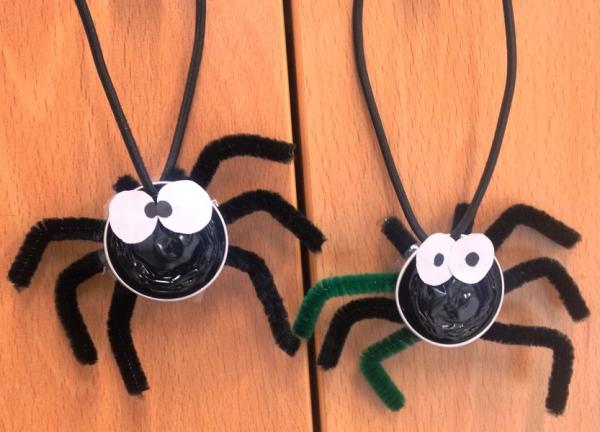 Basteln für Halloween: Spinnen mit Kaffeekapseln