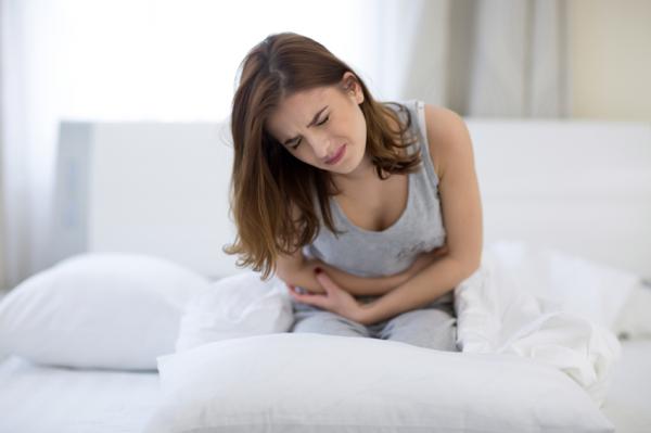 Wie man Menstruationsschmerzen mit natürlichen Mitteln lindert