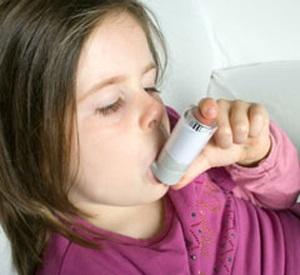 Wie man sich um ein asthmatisches Kind kümmert