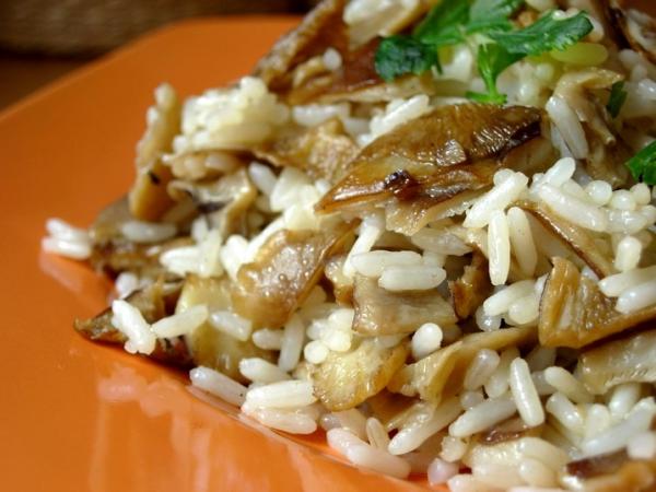 Wie man Reis mit Pilzen macht