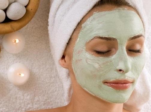 Wie man hausgemachte Masken zur Behandlung von Akne macht