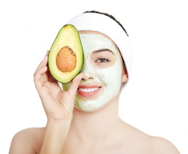 Wie man Masken von Avocado für das Gesicht macht