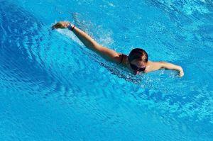 Wie man Widerstand beim Schwimmen verbessert