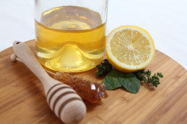Was sind die Vorteile von Zitrone mit Honig?