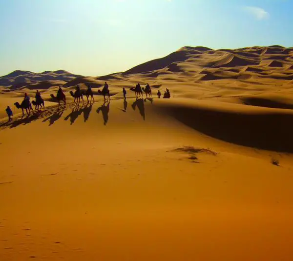 Wie man das Ende des Jahres in der Wüste von Marokko feiert