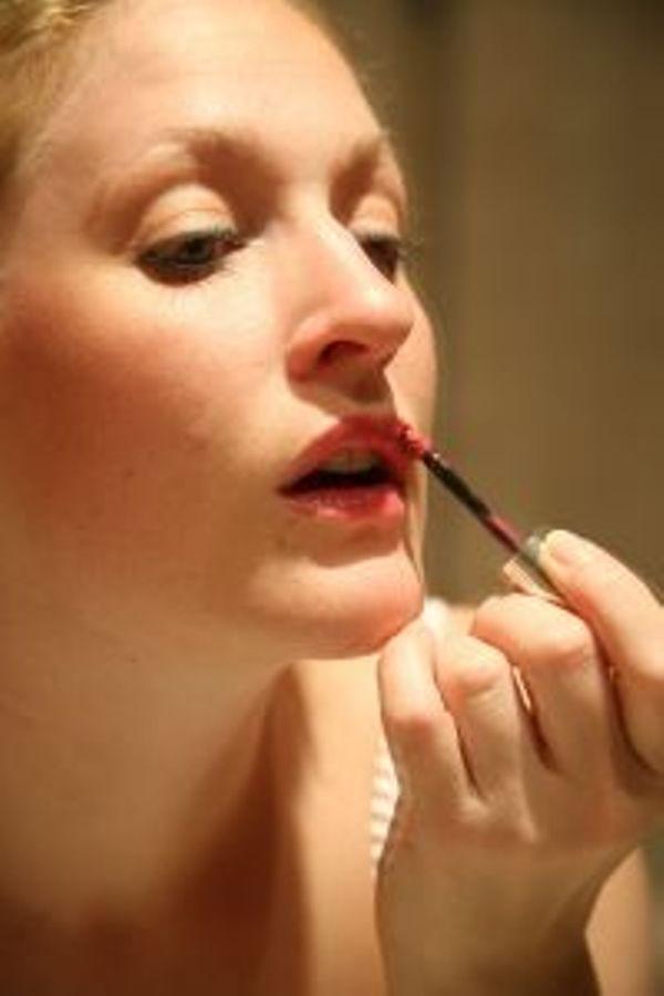 Wie man Make-up auf natürliche Weise entfernt