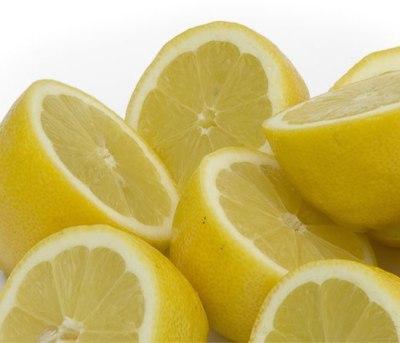 Wie man den blonden Haarton mit Zitronensaft erhöht