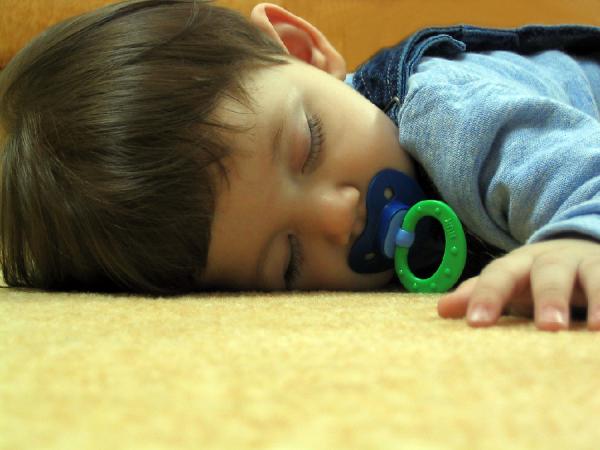 Wie ich meinem 1 bis 3 Jahre alten Sohn helfen kann zu schlafen