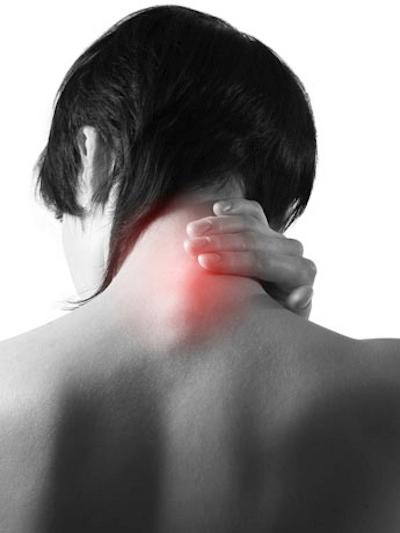 Wie man Nackenschmerzen mit natürlichen Mitteln bekämpft