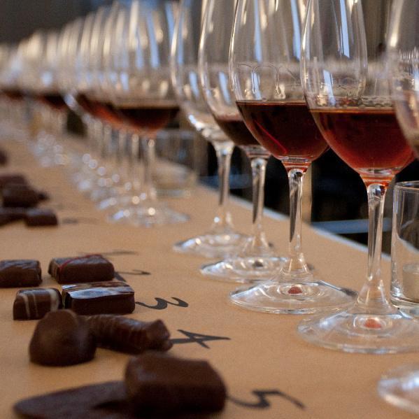 Wie man Schokolade mit Wein kombiniert