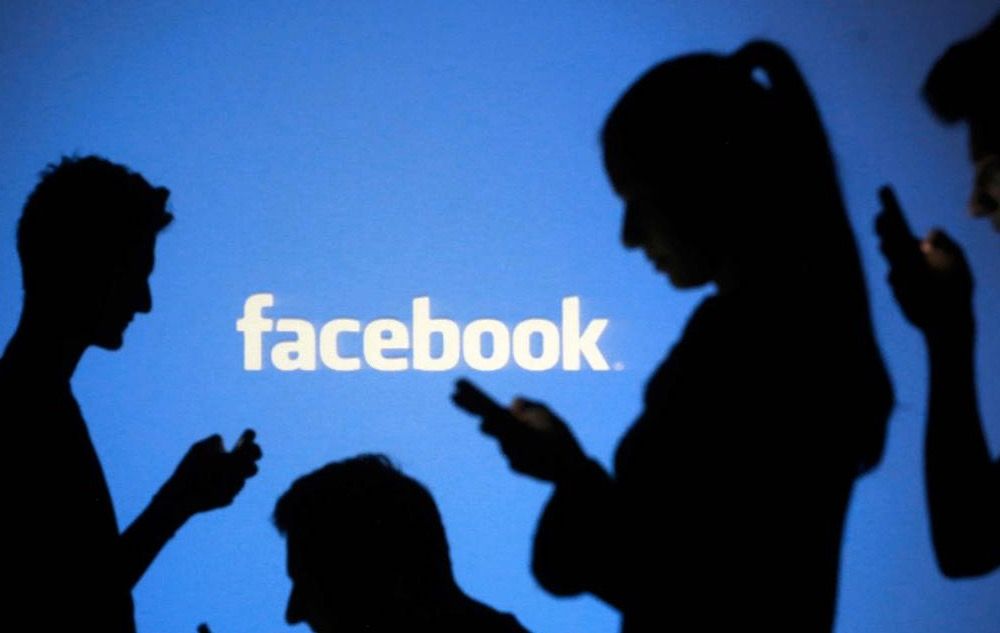 Etiquetar a un desconocido en Facebook