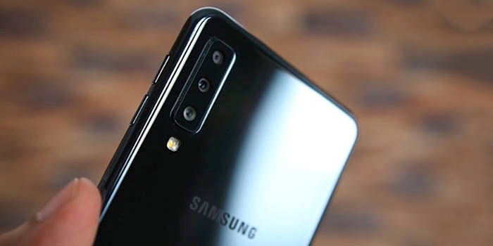 Galaxy A7 2018 con triple cámara