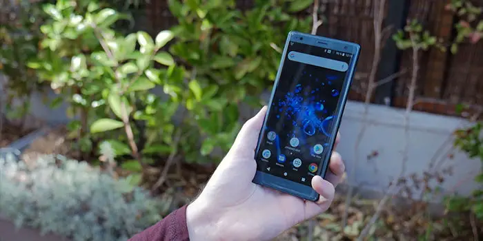 Sony Xperia XZ2 en mano