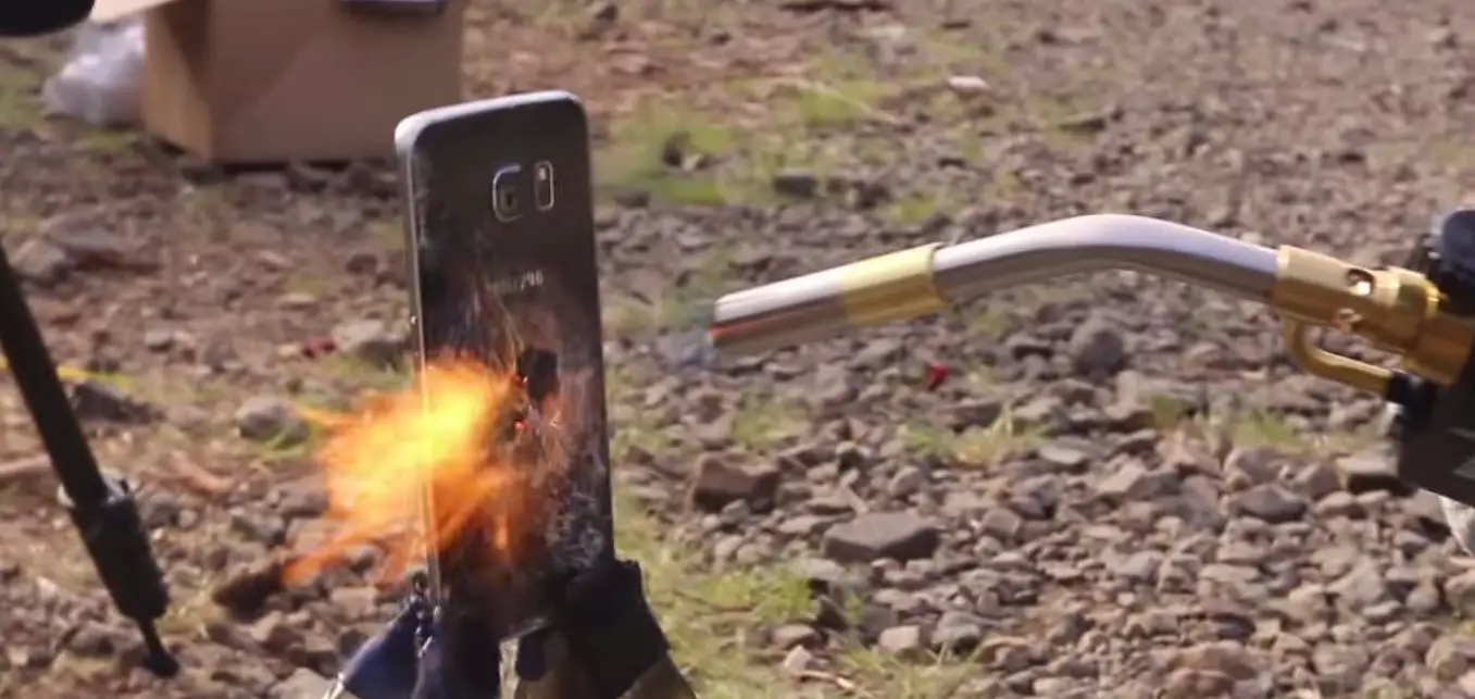 Feuerwiderstandstest Galaxy S6 Edge vs. iPhone 6