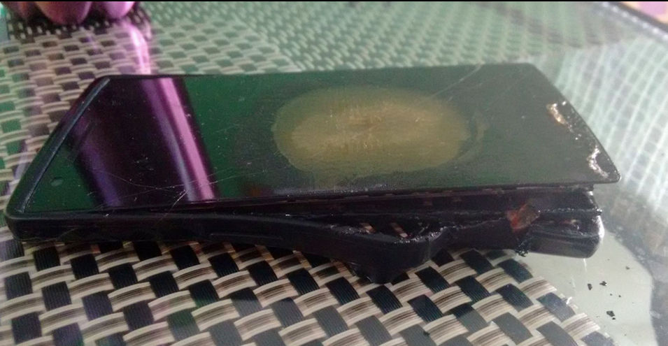Ein OnePlus One explodiert während des Ladevorgangs