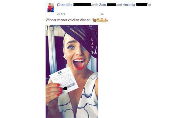 Eine Frau verliert 500 Euro für ein Selfie mit dem Gewinnschein