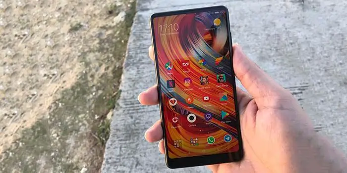 Xiaomi Mi Mix 2S en mano