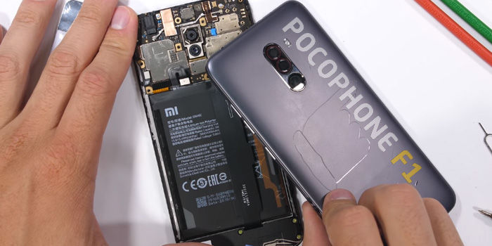 pocophone f1 desmontaje agua