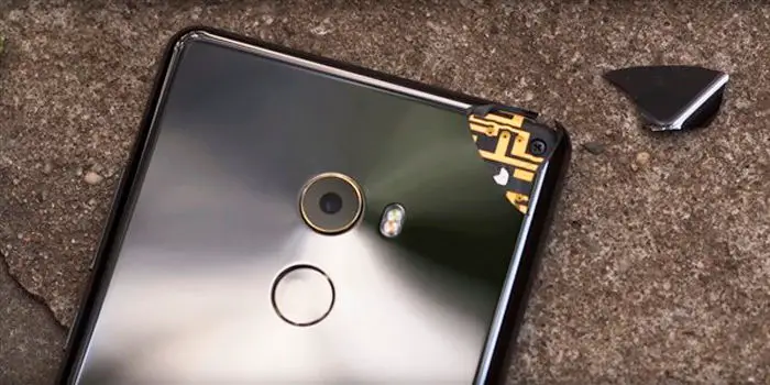 Xiaomi Mi Mix 2 roto arriba